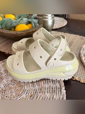 Crocs Classic Mega Crush Platform Sandals Wedge